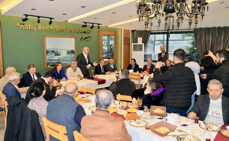 Milliyetçi Hareket Partisi (MHP) Hatay Milletvekili Lütfi Kaşıkçı, İl Başkanı Metin Taşçı, Belen Belediye Başkanı İbrahim Gül ve KAÇEP İl Başkanı Dilek Demirdöven, 2024 yıl sonu değerlendirme toplantısında basın mensuplarıyla bir araya geldi. 