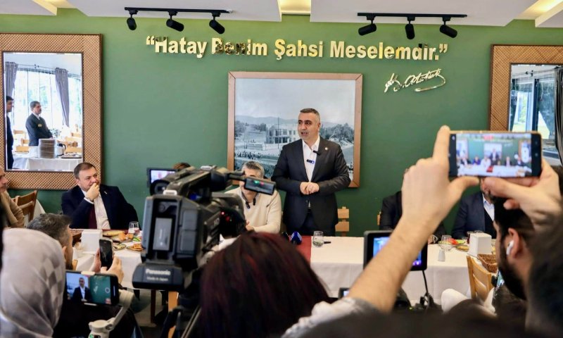 Milliyetçi Hareket Partisi (MHP) Hatay Milletvekili Lütfi Kaşıkçı, İl Başkanı Metin Taşçı, Belen Belediye Başkanı İbrahim Gül ve KAÇEP İl Başkanı Dilek Demirdöven, 2024 yıl sonu değerlendirme toplantısında basın mensuplarıyla bir araya geldi. 