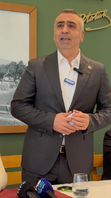 Bugün MHP Hatay İl Başkanı Metin Taşçı’nın organize ettiği basınla kahvaltılı buluşmada MHP Hatay Milletvekili Dr. Lütfi Kaşıkçı, Belen Belediye Başkanı İbrahim Gül, MHP Hatay Kadın Kolları Başkanı Dilek Demirdöven hazır bulundu. 