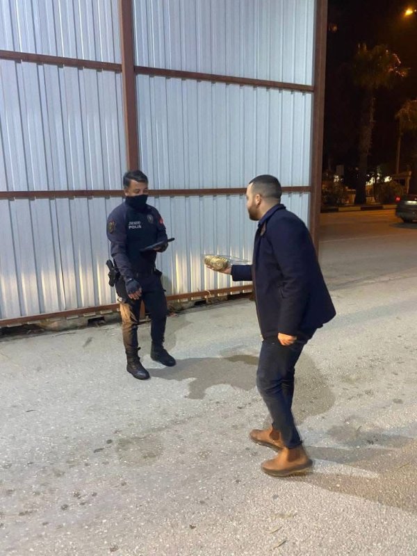 AK GENÇLİK GÖREVİ BAŞINDAKİ POLİSLERİ UNUTMADI