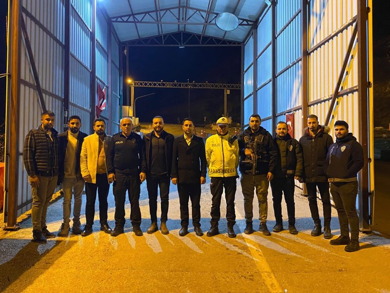 AK GENÇLİK GÖREVİ BAŞINDAKİ POLİSLERİ UNUTMADI