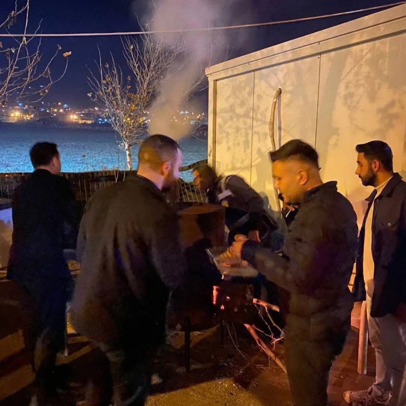 AK GENÇLİK GÖREVİ BAŞINDAKİ POLİSLERİ UNUTMADI