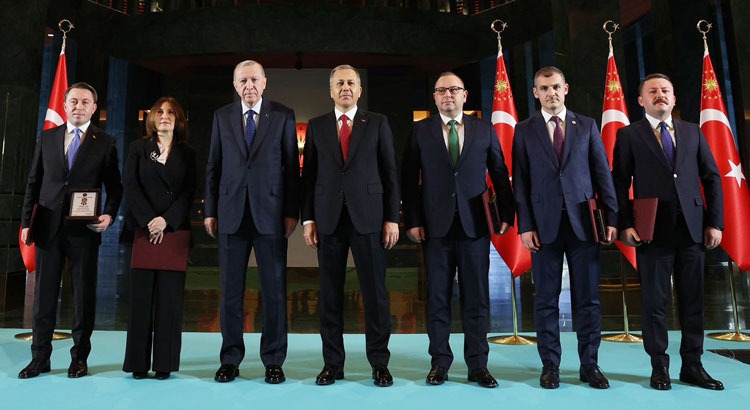 ERDOĞAN’DAN HATAY VALİ YARDIMCISINA ÖDÜL 