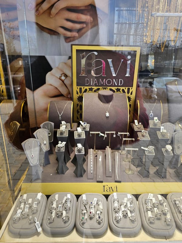 Antakya, Samandağ ve Mersin’de şubeleri bulunan ve kuyumculuk sektöründe kendini kanıtlamış olan Culha Gold, Antakya’daki şubesinin yeni yerinde hizmet vermeye başladığını duyurdu.