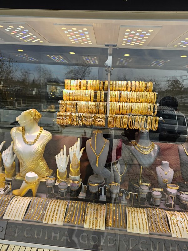 Antakya, Samandağ ve Mersin’de şubeleri bulunan ve kuyumculuk sektöründe kendini kanıtlamış olan Culha Gold, Antakya’daki şubesinin yeni yerinde hizmet vermeye başladığını duyurdu. 