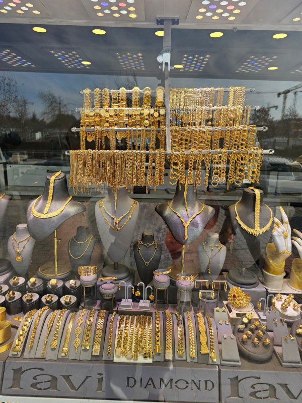 Antakya, Samandağ ve Mersin’de şubeleri bulunan ve kuyumculuk sektöründe kendini kanıtlamış olan Culha Gold, Antakya’daki şubesinin yeni yerinde hizmet vermeye başladığını duyurdu.