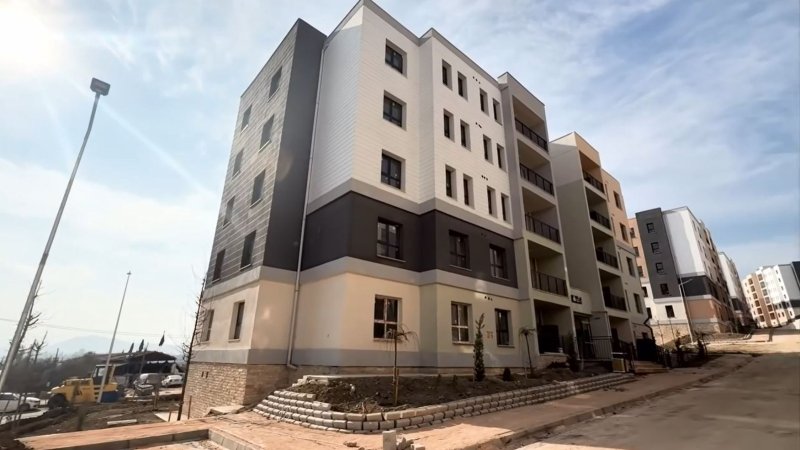 DEFNE’DE 3.781 DEPREM KONUTUNUN İNŞAATI SÜRÜYOR 