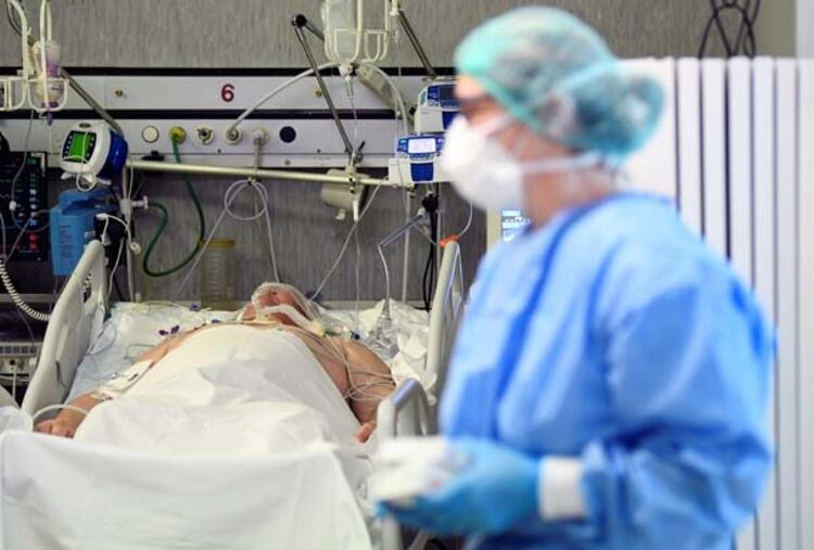 İtalya'daki hastanelerde korona koridorları!