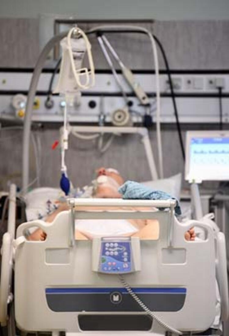 İtalya'daki hastanelerde korona koridorları!