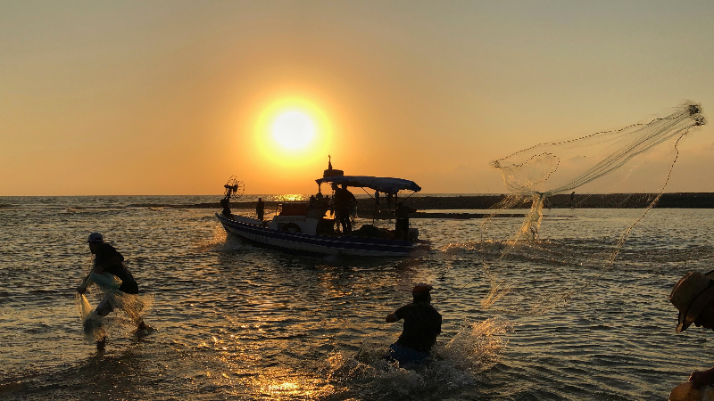 Gün Batımında Hatay'da Balık Avı Keyfi
