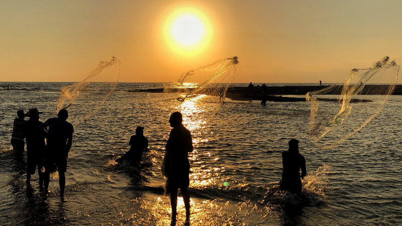 Gün Batımında Hatay'da Balık Avı Keyfi