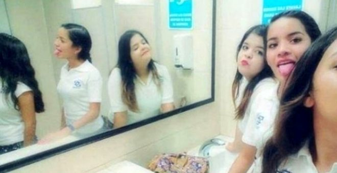 Kimse ne olduğunu açıklayamadı! 3 kız öğrenicinin çektiği selfie'deki detay kan dondurdu