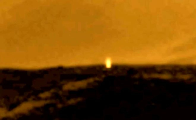 Kimse ne olduğunu açıklayamadı! 3 kız öğrenicinin çektiği selfie'deki detay kan dondurdu