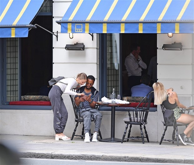 Eşini, kendinden 14 yaş küçük modelle aldatmıştı! Patrice Evra bu kez...