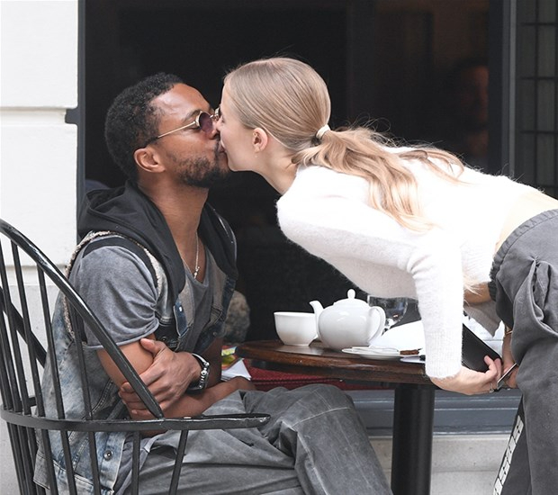 Eşini, kendinden 14 yaş küçük modelle aldatmıştı! Patrice Evra bu kez...