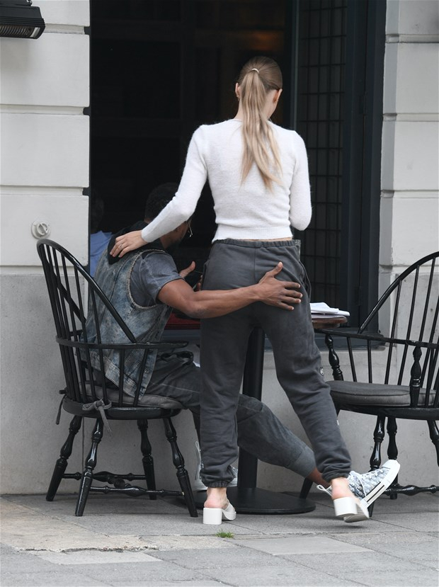 Eşini, kendinden 14 yaş küçük modelle aldatmıştı! Patrice Evra bu kez...