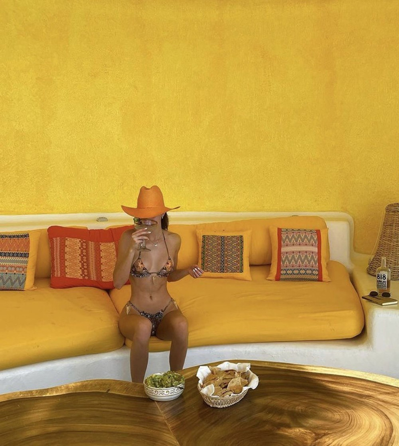 Sosyal medyada ünlüler: Dua Lipa tatilde Kristen Bell sporda