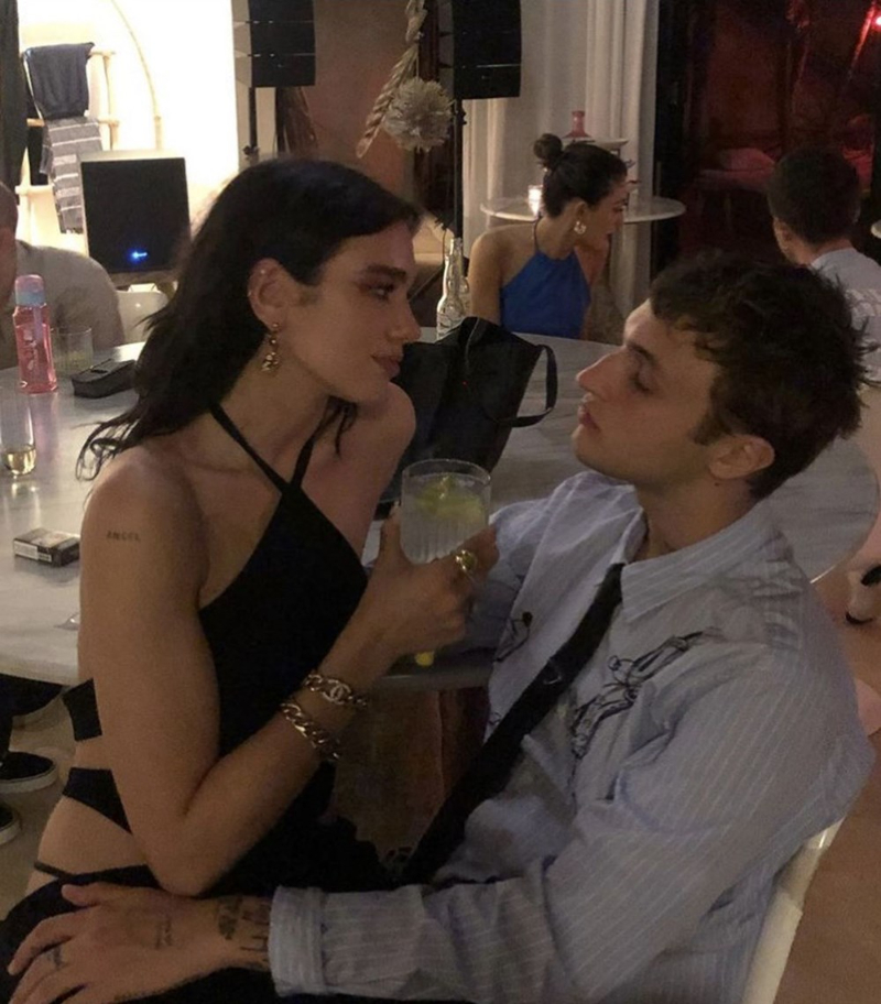 Sosyal medyada ünlüler: Dua Lipa tatilde Kristen Bell sporda