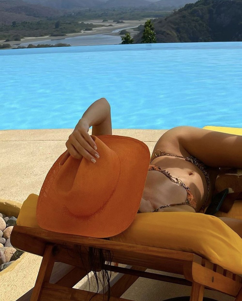 Sosyal medyada ünlüler: Dua Lipa tatilde Kristen Bell sporda