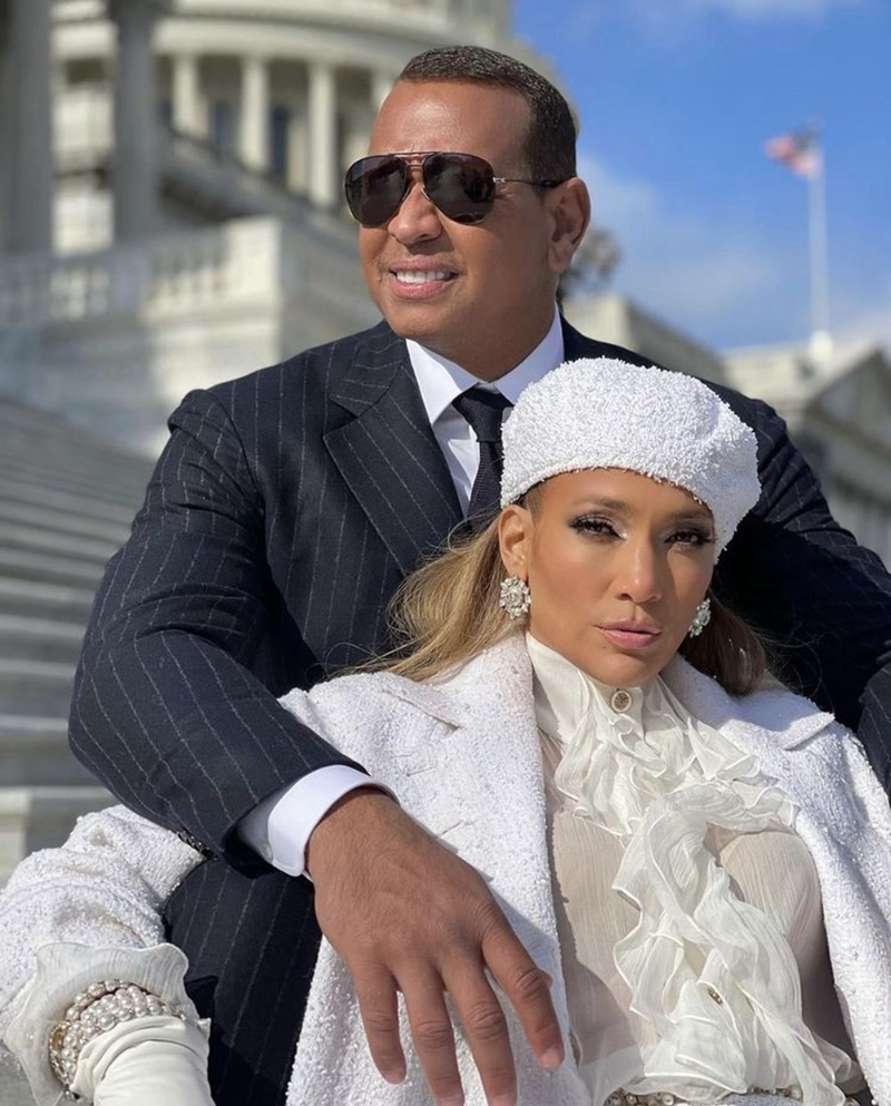 Sosyal medyada ünlüler: Dua Lipa tatilde Kristen Bell sporda