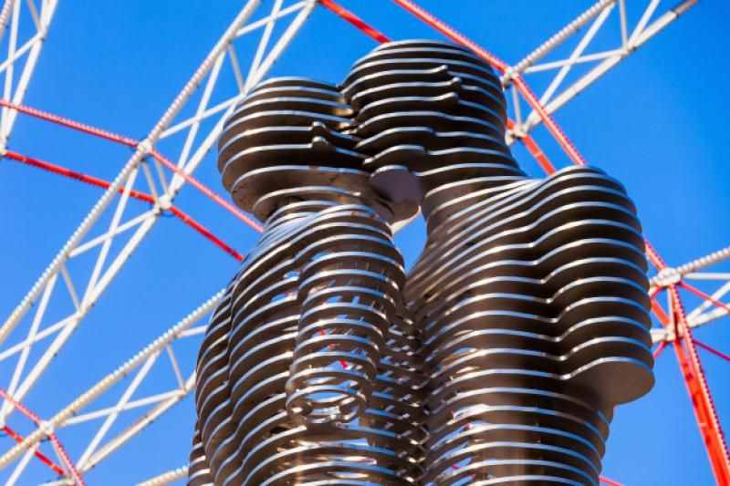 Ali ve Nino heykelinin hüzünlü dansı!