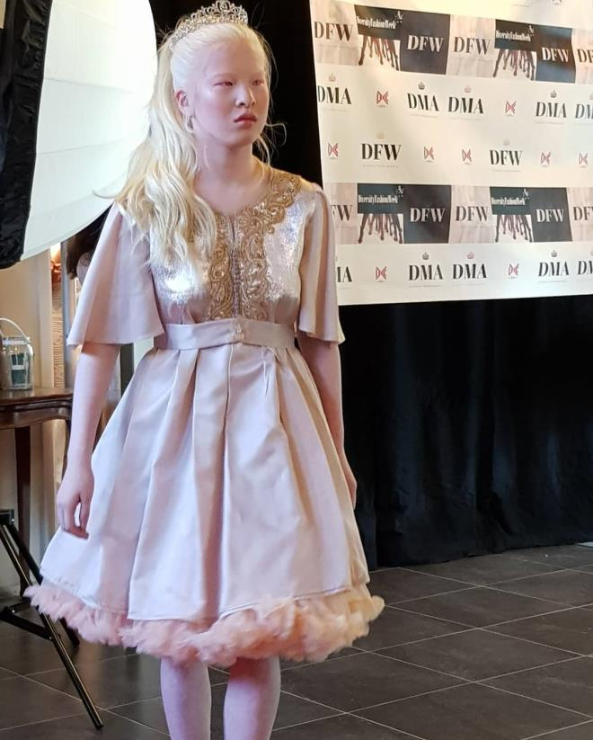 Yetimhaneden podyuma!