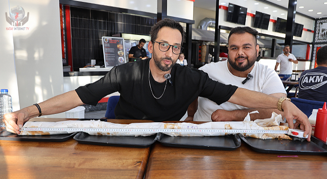 1,5 metrelik döneri yemeye çalışan 160 kiloluk Cingöz: Normal bir insan asla yiyemez