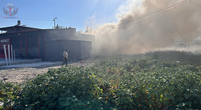 Depremzede vatandaşların yaşadığı 2 konteyner alevlere teslim oldu
