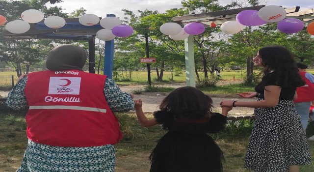 Kızılay Ağrıdan çocuklara sürpriz doğum günü kutlaması