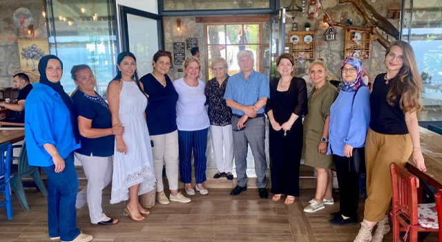 MUHTAÇ ÇOCUKLAR YARARINA KAHVALTI