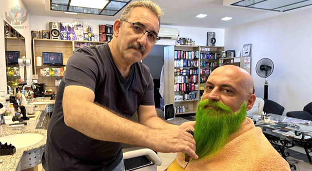 Renkli Sakallı Esnaf Hatay'da Dikkat Çekiyor