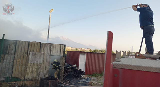 Hatay'da depo yangını