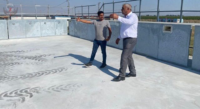 KUMLU'DA PORTATİF YÜZME HAVUZU YAPIMINA BAŞLANDI