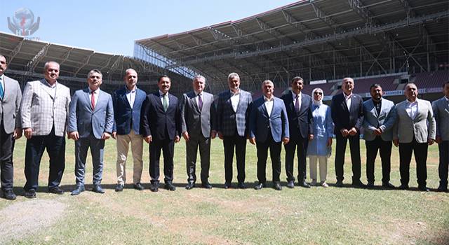 Osman Aşkın Bak: Hatayspor'un yeni sezonda maçlarını Hatay'da oynaması için gayret ediyoruz