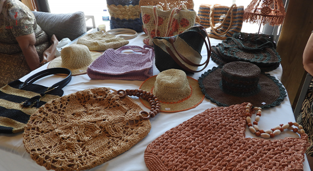 Samandağ'da ADEM projesi kursiyerlerinin el emeği ürünleri sergilendi