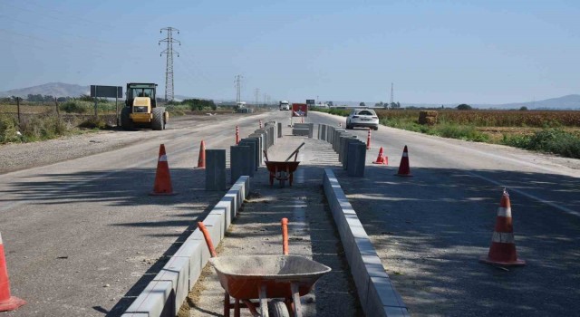 Uğur Mumcu Bulvarında refüj bordür çalışması tamamlandı