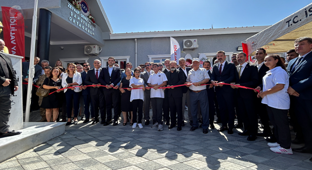 Acılı doktorun depremde kaybettiği eşi ve 2 evladı için yaptırdığı okulun açılışı gerçekleştirildi