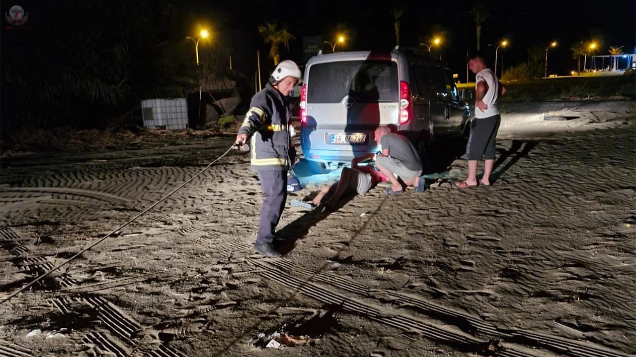 Arsuzda kuma batan aracı itfaiye kurtardı