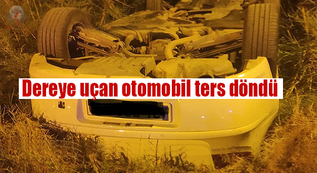 Dereye uçan otomobil ters döndü