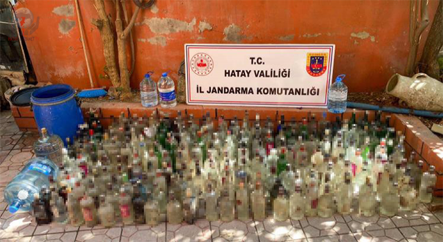 Hatayda 773 litre kaçak alkol ile 6 bin sigara ele geçirildi