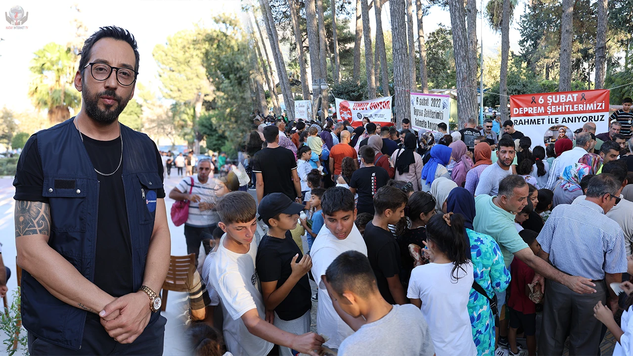 Sosyal medya fenomeninin binlerce takipçisine duyurarak düzenlediği mevlitte ikram izdihamı