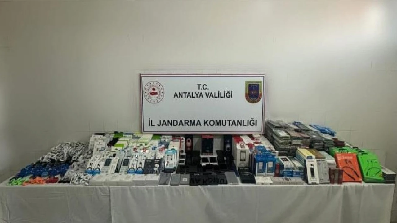 Antalyada çok miktarda kaçak elektronik eşya ele geçirildi
