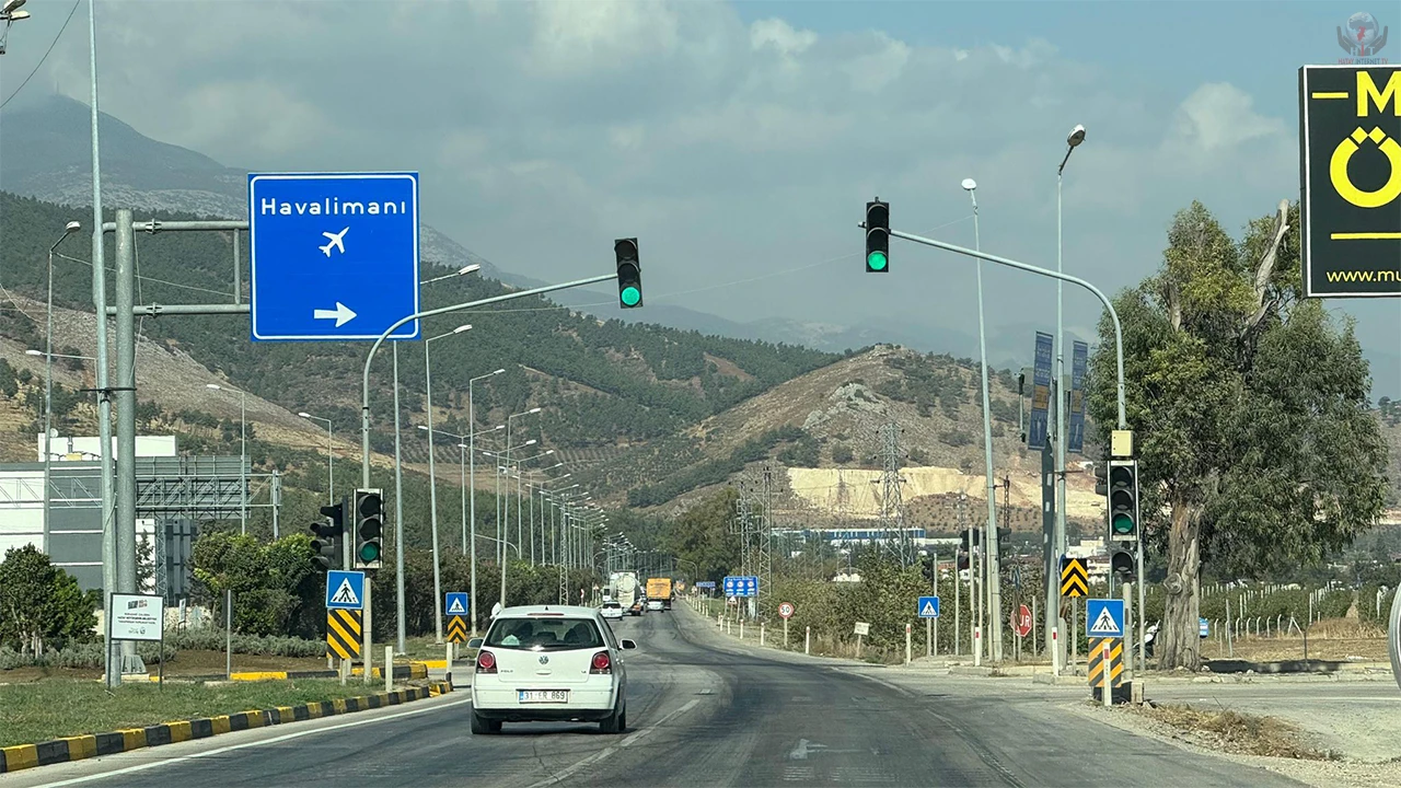 Hatay Havaalanı yolu trafiğe açıldı!