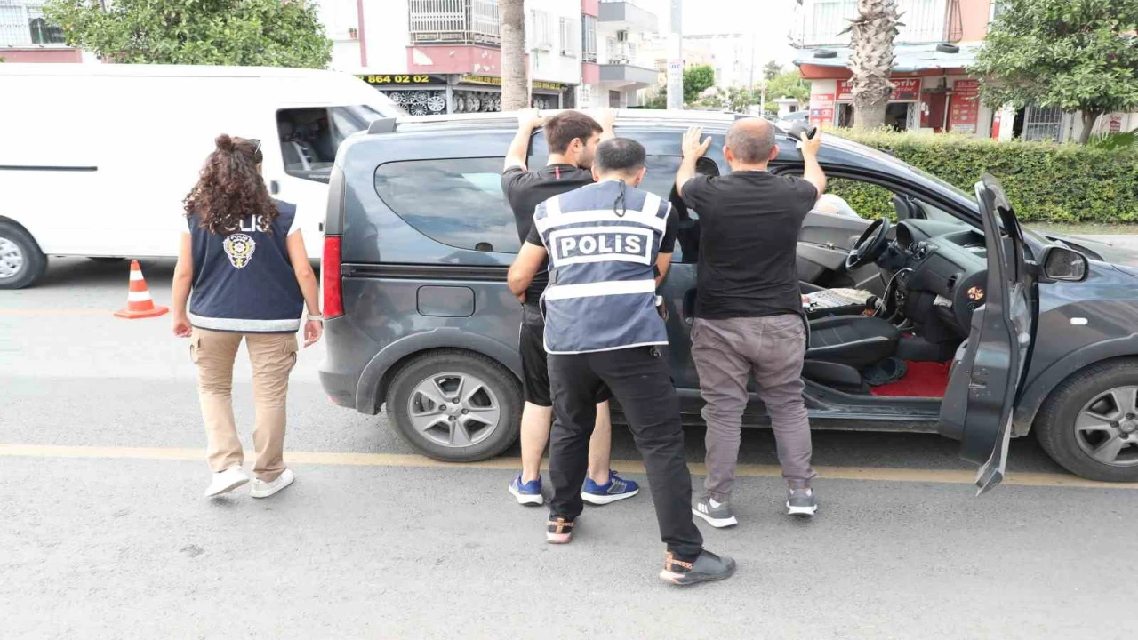 Mersin polisi okul önlerinde kuş uçurtmuyor