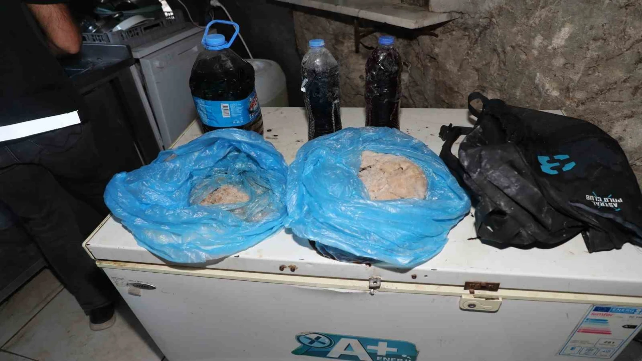 Mersinde iş yerini uyuşturucu imalathanesine çevirmişler: 4 tutuklama