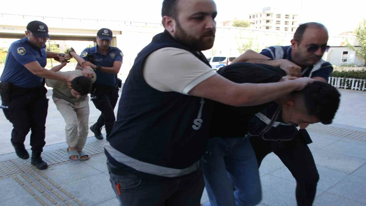 Polise silahlı saldırının zanlıları adliyeye çıkarıldı