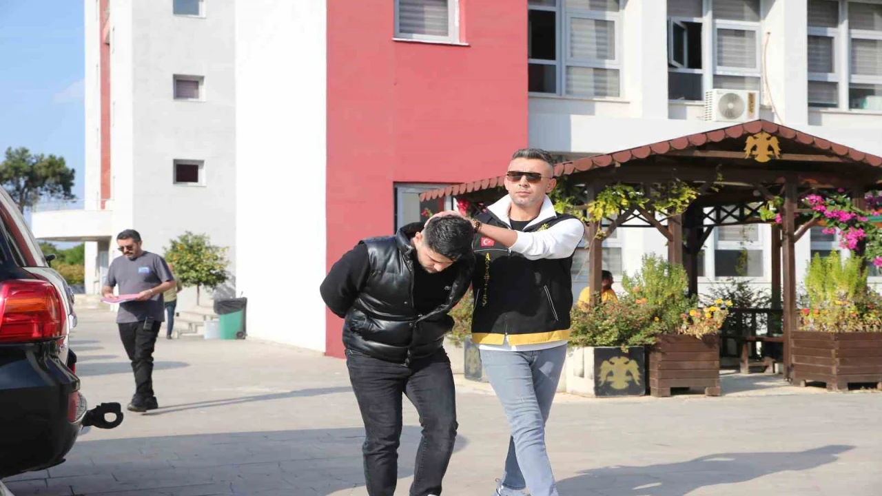 Dik dik bakıyorsun diyerek meyve bıçağıyla öldürdü, sonra da Pişmanım dedi