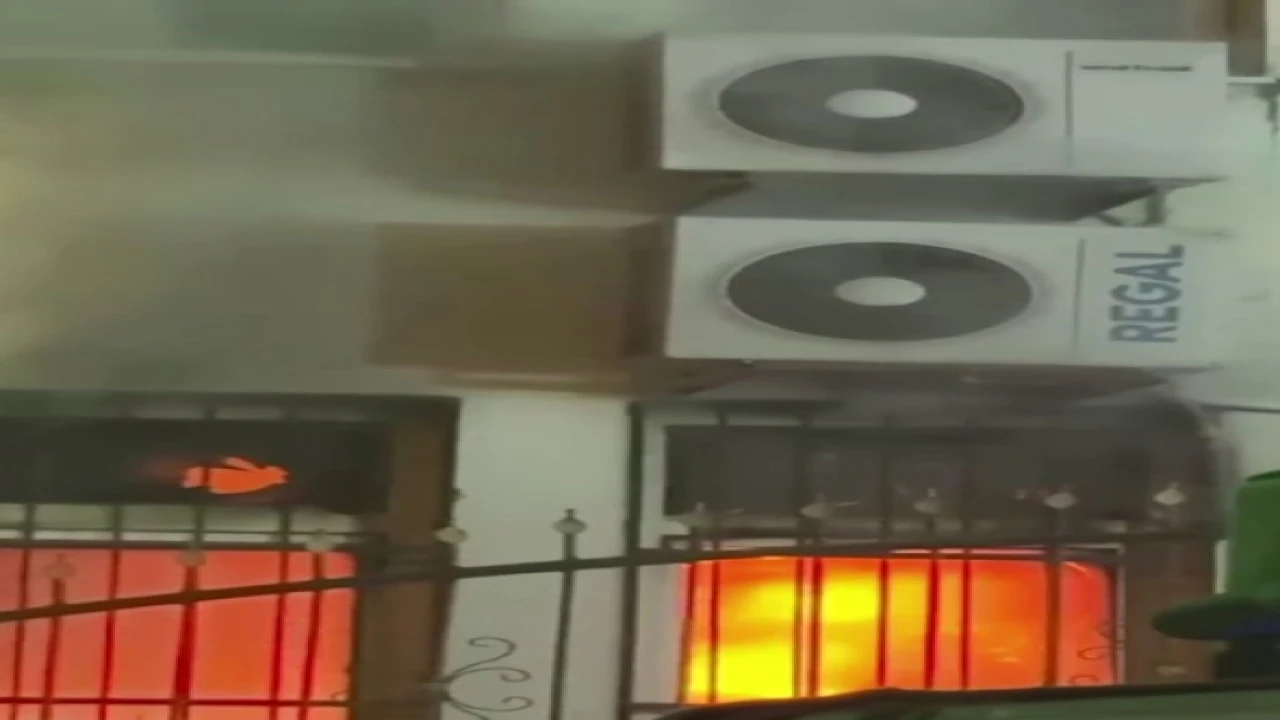 Düğünde atılan havai fişek okulda yangına neden oldu