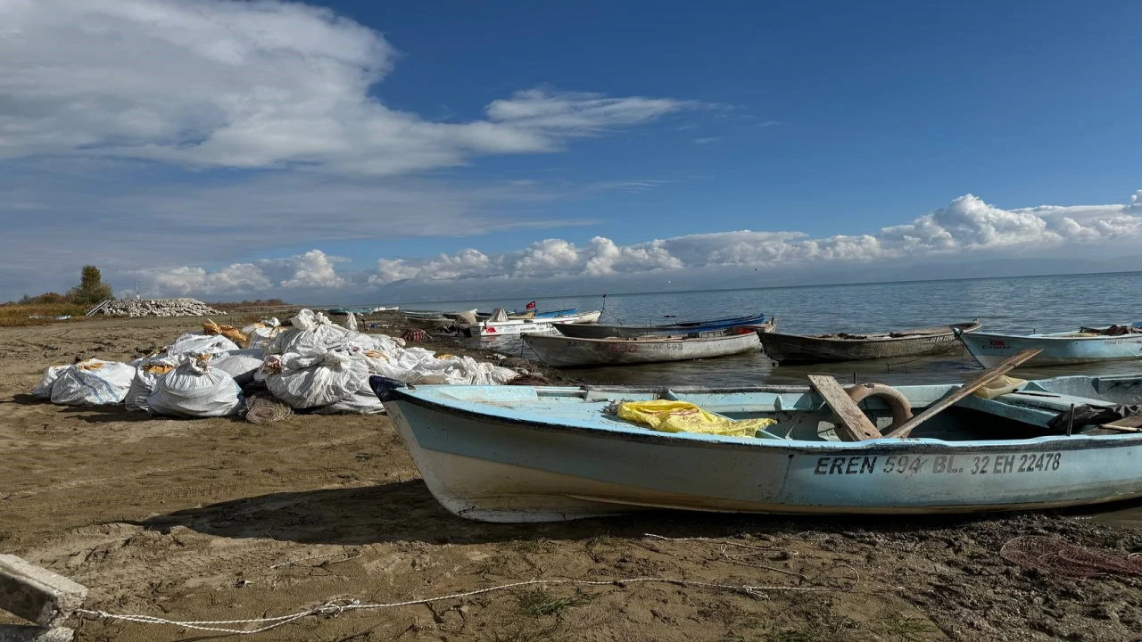 Eğirdir Gölünde tehlike çanları: Suyun seviyesi ortalama 4 metreye kadar düştü