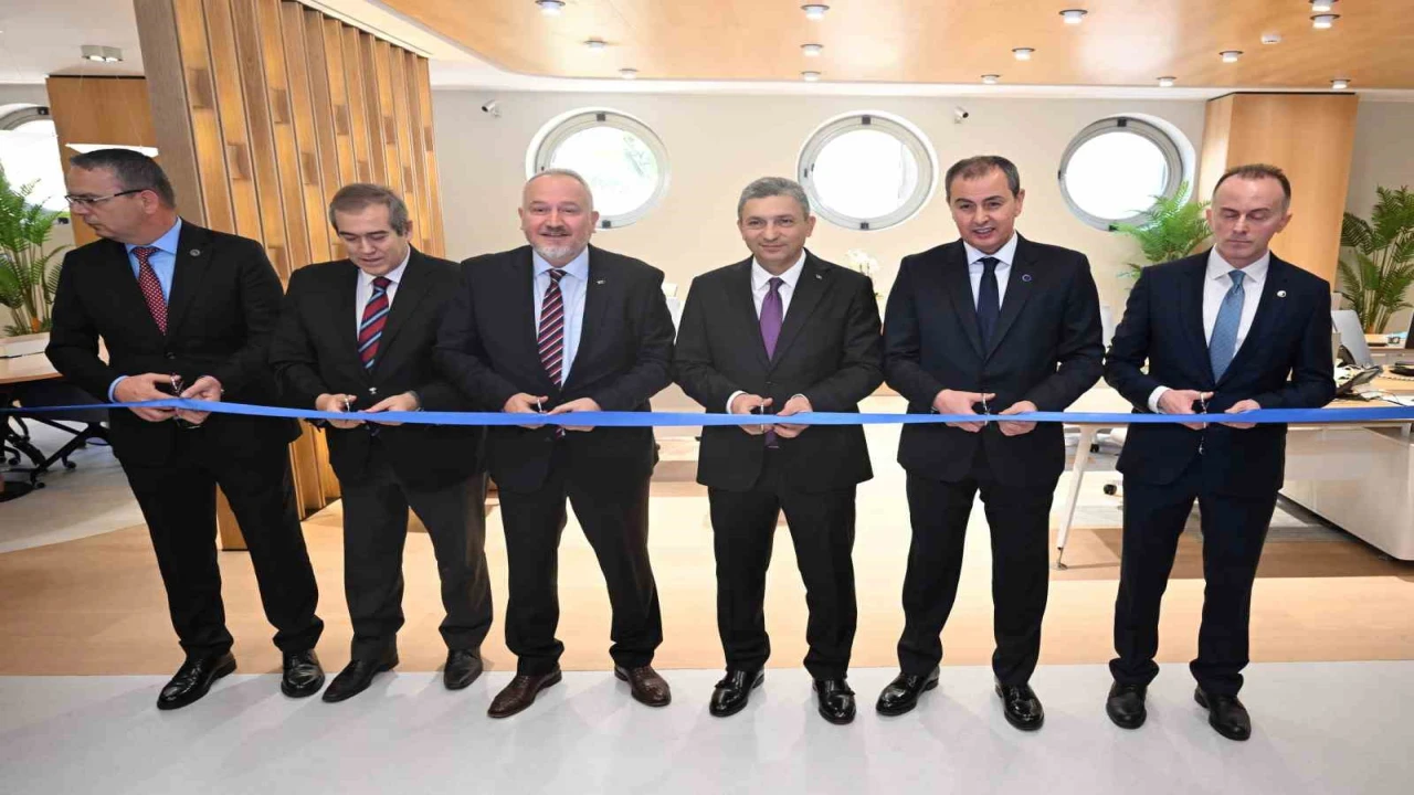 İş Bankası ilk turizm şubesini Antalyada açtı